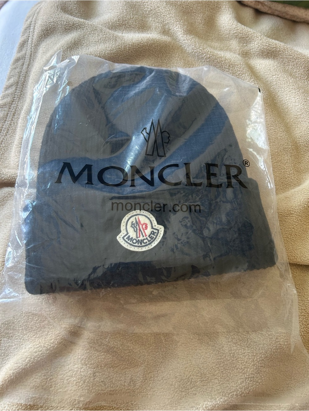 Moncler Black Ribbed Knit Beanie with Logo Patch - Picture 5 of 5
